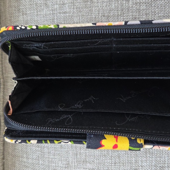 Vera Bradley Poppy Fields Turn Lock Wallet Organizer With 18 Card Slots - Picture 5 of 6